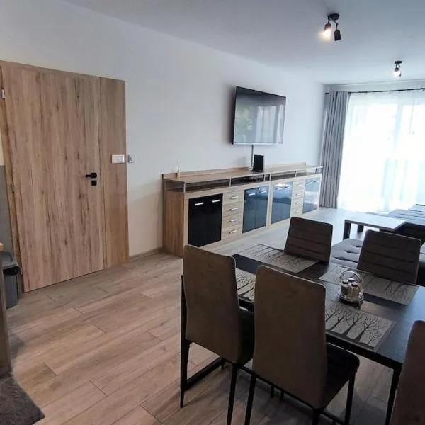 2 bedroom apartment center with balcony Rajecké Teplice, hotel in Rajecké Teplice