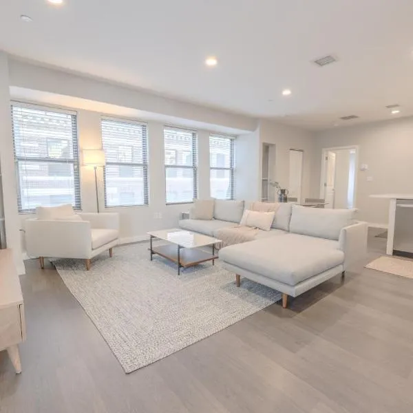 Luxury Loft Washer and Dryer Pet Friendly, viešbutis Bostone