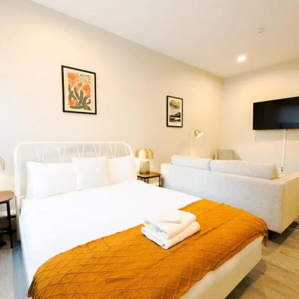 Bold and Spacious Studio Back Bay, hotel i Boston