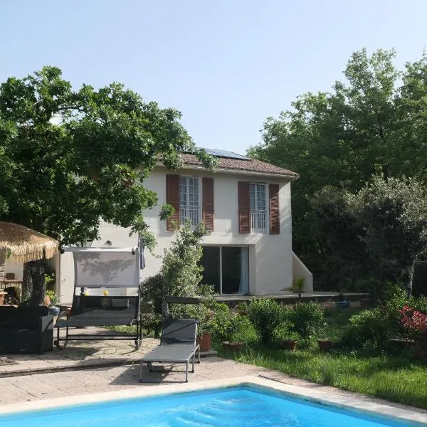 LES CHÊNES, hotel in Villes-sur-Auzon