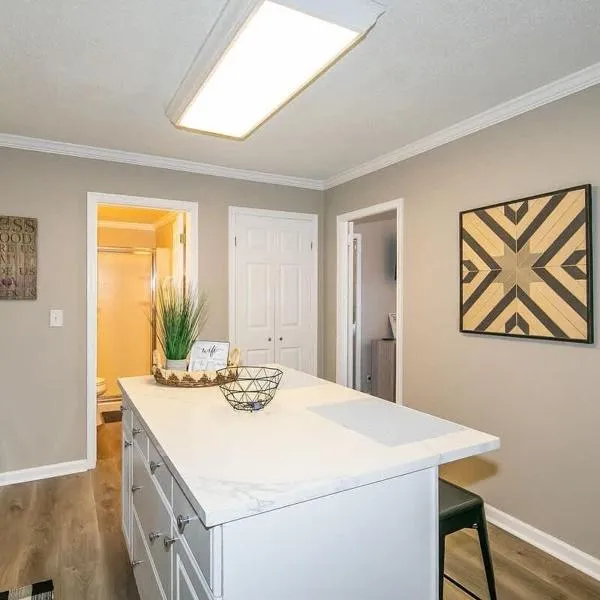Downtown Condo - Walk to Mercedes Stadium and Coca, khách sạn ở Atlanta
