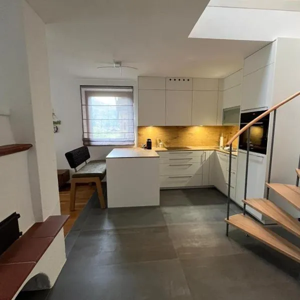 Ferienwohnung Sonnenschein, готель у місті Oberlienz