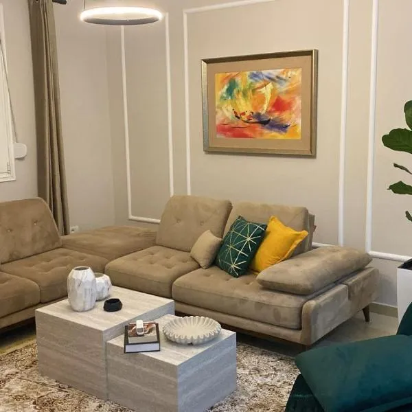 Luxury Apartaments, hotel in Fier