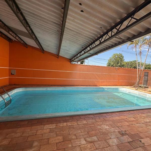 Casa grande com piscina