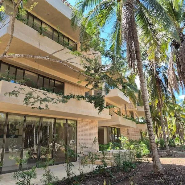 Chic apartment in Aldea Mayab with Lagoon access and private splash pool, готель у місті Xul-Ha