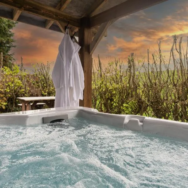 Scenery Hill Hideaways The Coach House Charming Retreat with Jacuzzi and BBQ Hut Near the Lake District, hotel v destinaci Workington