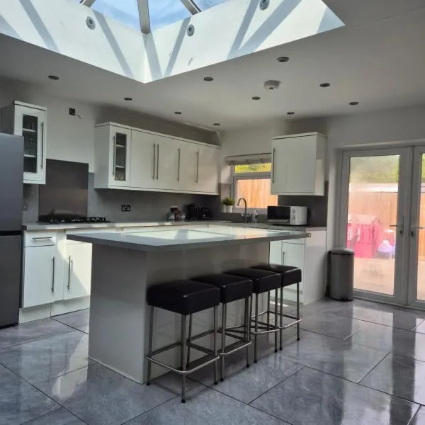 Cardiff city centre house - Sleeps 6, hotel v destinaci Cardiff