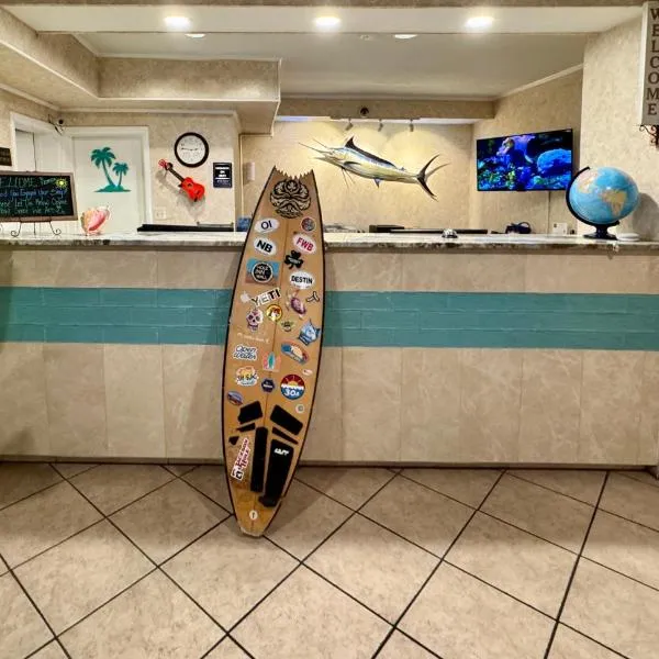 Hole Inn the Wall Hotel - Fort Walton Beach - Sunset Plaza - nearby Beaches & Hurlburt, hotel in Fort Walton Beach