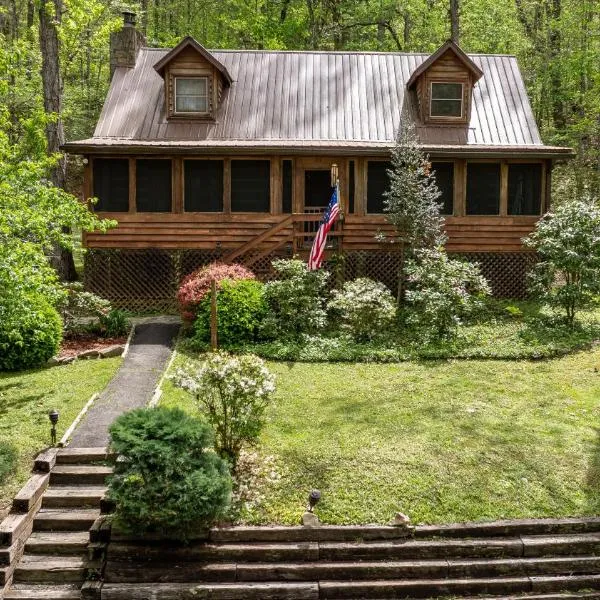 The Mountain Forager Cabin, Bryson City NC, hotel in Bryson City