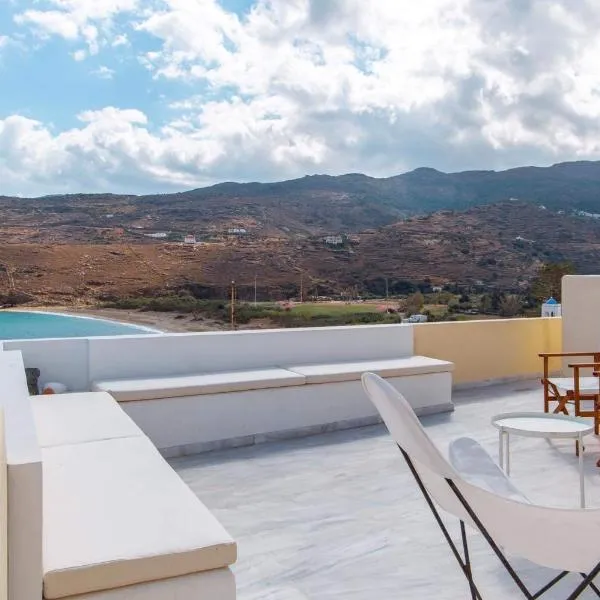Traditional two floor house 75m2, hotel in Ándros