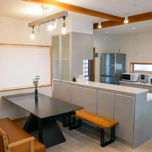 Vacation House YOKOMBO ANNEX、直島町のホテル