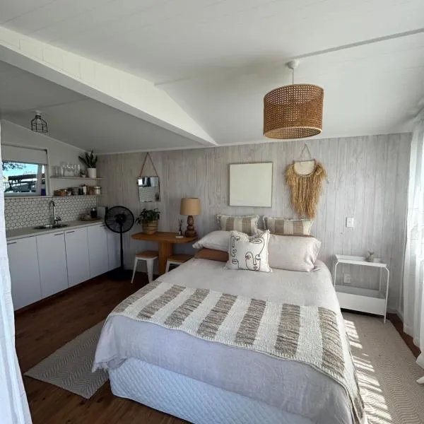 Cooks Beach Studio Escape, hotel a Cooks Beach