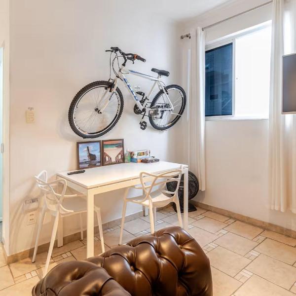 Stay Inn Comfortable Gonzaga Apartament - Em 1 minuto a pé tá na PRAIA Gonzaga em Santos e no Shopping Balneário, 2 ar-condicionados, portaria 24 horas, elevador, 1 vaga carro Gratís, wi-fi Grátis, enxoval Gratuito, PRAIA Santos Gonzaga, Bicicleta disponí