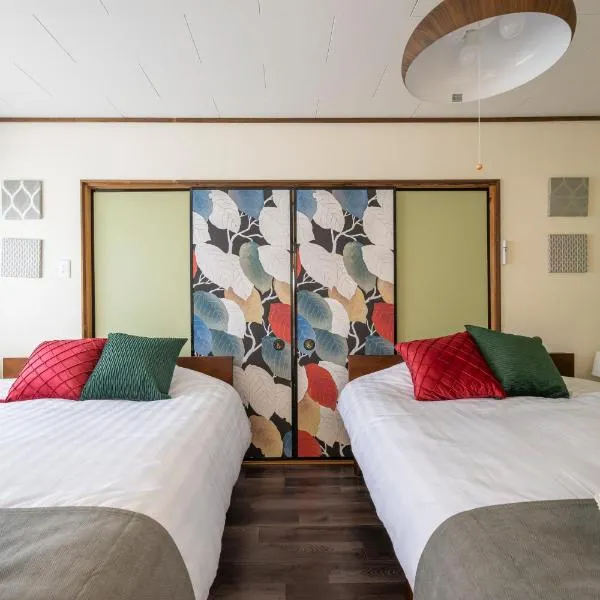 最大9名可 無料駐車場付 和モダン1棟貸切 4独立寝室 乾燥機付, hotel in Gifu
