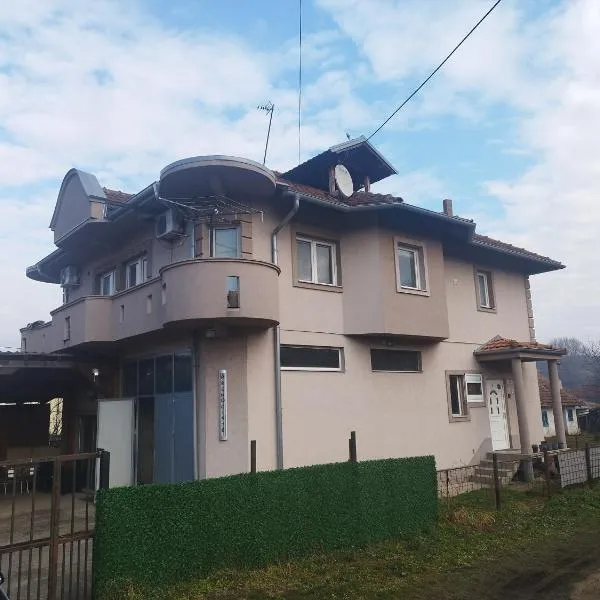 Salvatori, hotel v destinaci Garić
