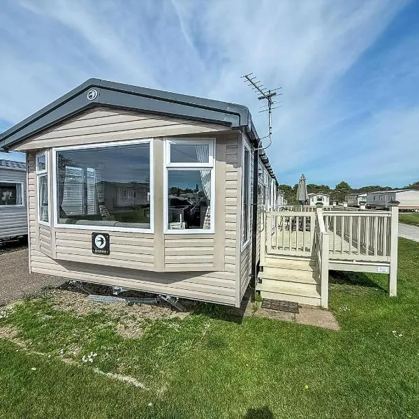 6 Berth Caravan With Decking At Sunnydale Holiday Park Ref 35243Kg, hotel di Louth