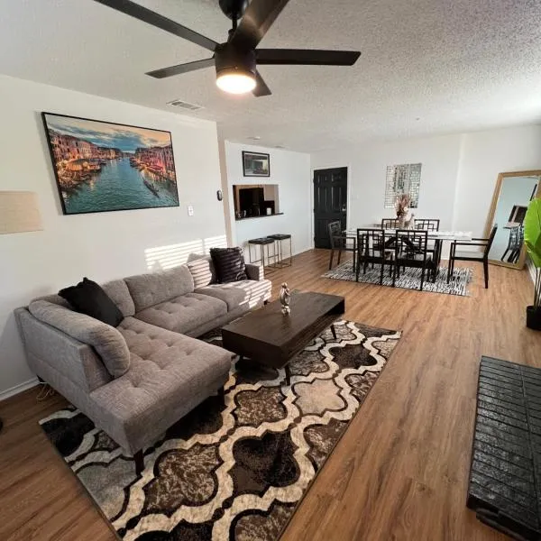 SLEEK LUXE GEM DownTown Dallas 2Bd 2Ba, hotel v destinaci Dallas