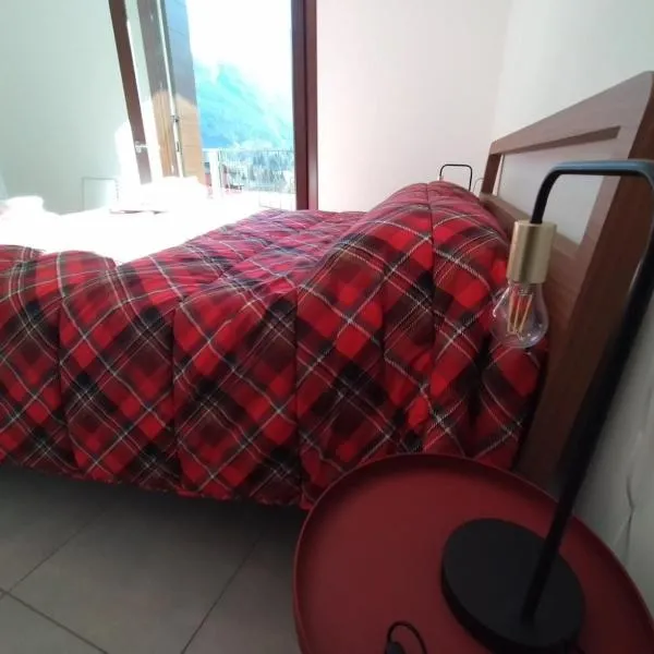 Adamello Peak ONE Apartment, hotel en Temù