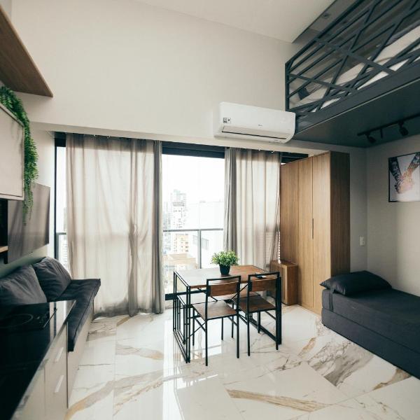 Studio com mezanino a 30 passos do Metro Brooklin