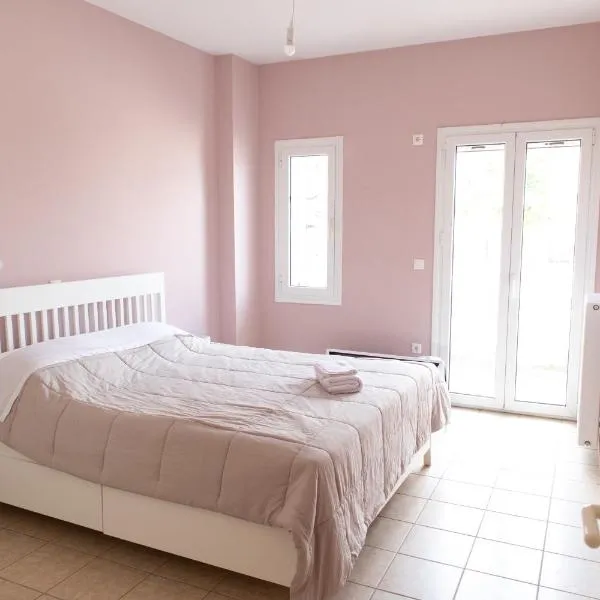 Airport city center – hotel w mieście Spata