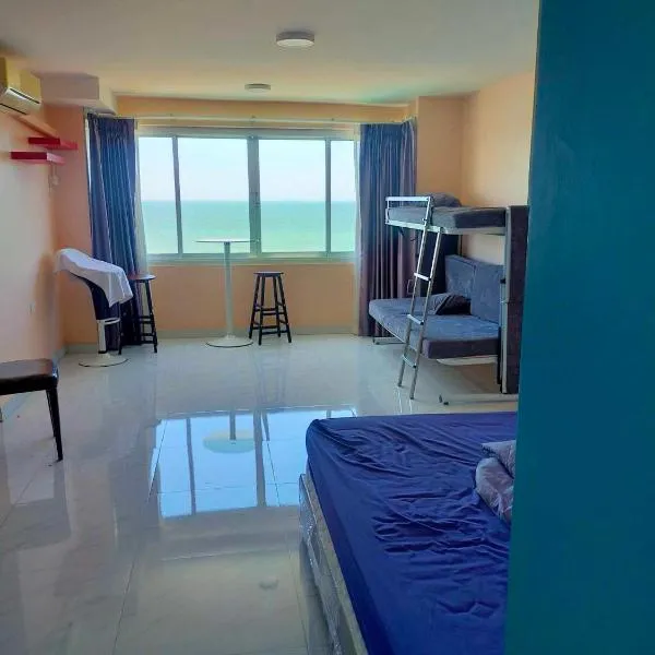 Bangsaen Royal Beach room 703, hotel v destinaci Ban Laem Thaen