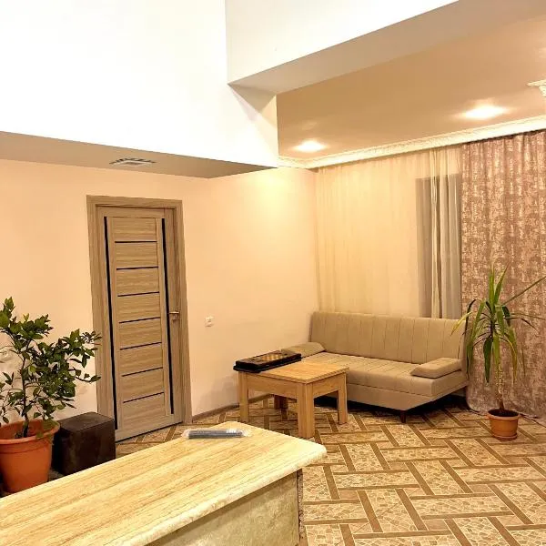 Ners House, hotel v destinaci Garni