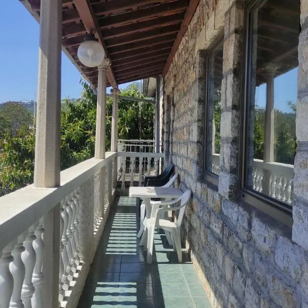 Woodpecker Backpacker Hostel, hotel in Herceg-Novi