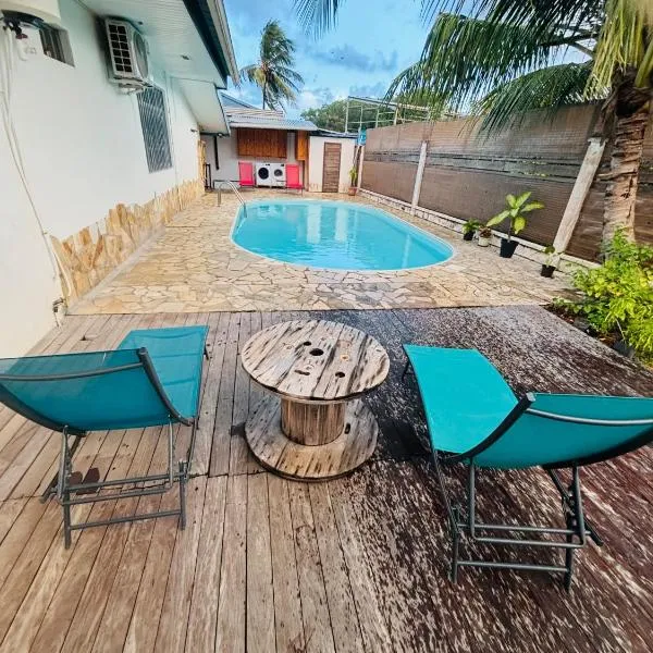 Sermie T2 climatisé avec piscine, hotel in Kourou