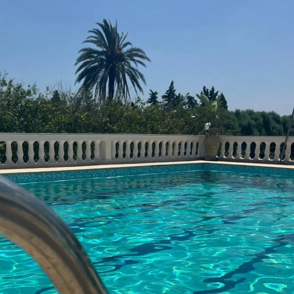 Dar louzir à Tazarka, hotel v destinaci Tazarka