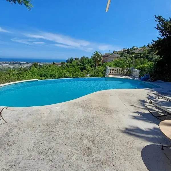 Chez Nina - vue mer, hotel v destinaci Mandelieu-la-Napoule