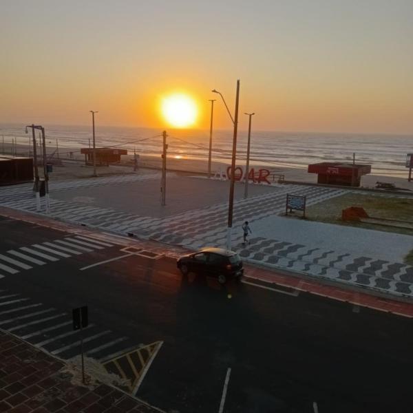 Apartamento Vista para Beira-Mar e Calçadão centro de Tramandaí - Foto 4