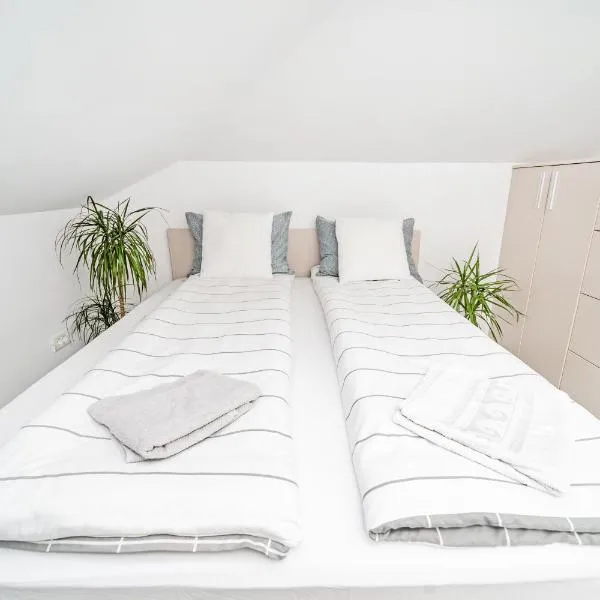 Bloc nou cu parcare privata - Hella apartament, hotel in Giroc