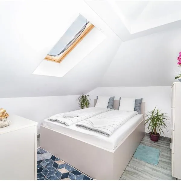 Viesnīca Bloc nou cu parcare privata - Hella apartament pilsētā Giroc
