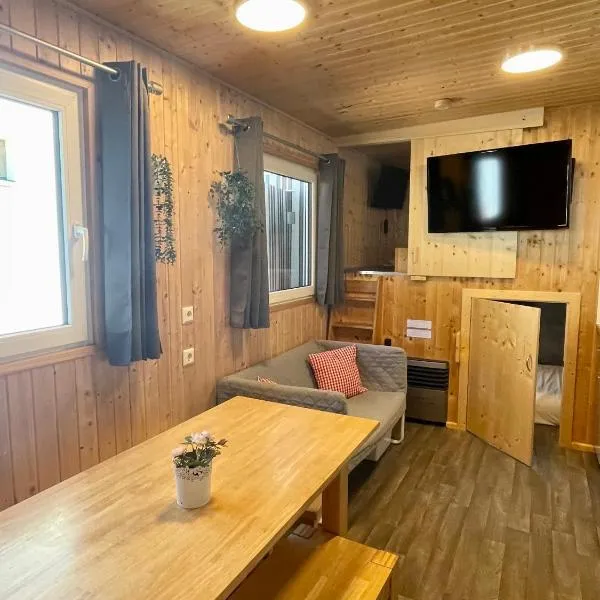Zillerglückhütte - 5 Sterne Camping Aufenfeld, hotel v destinácii Aschau