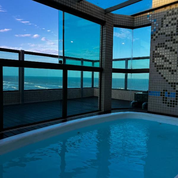 Luxuosa e espaçosa Cobertura Beira-Mar