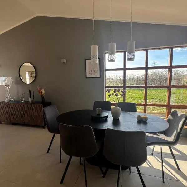 Cosy family farmhouse, hotel v destinaci Reykholt