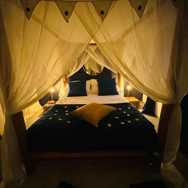 Astral Suite, Love Room, Jacuzzi, Distance to Beach, hotel v destinaci Sainte-Luce