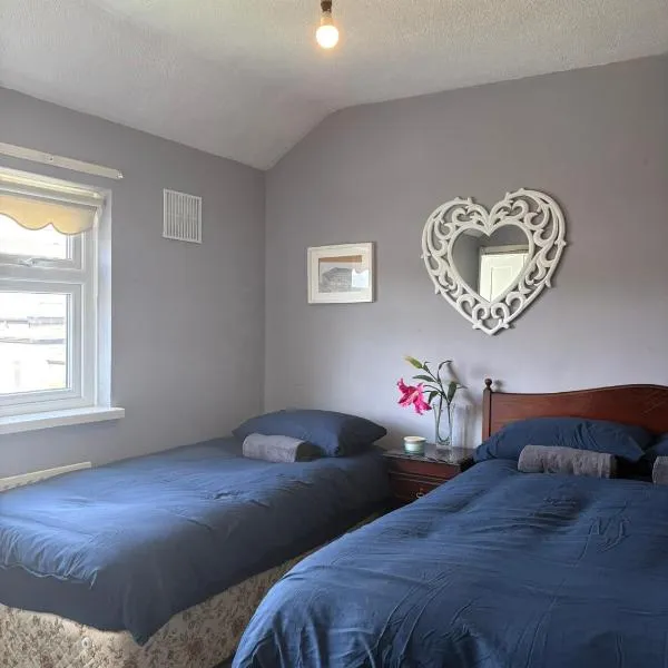 Superb Triple Room near Airport - 4, hotel v destinaci Dublin