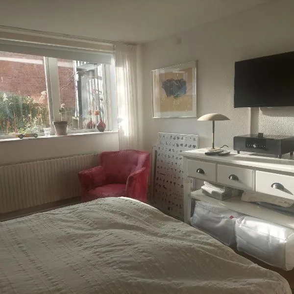 Villa Rosa, dobblebed, own kitchen, own bath and own entrance, hotel v Kodani