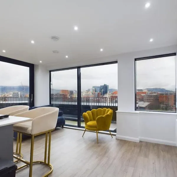3 BR Penthouse with Spacious Terrace City Center, hotel in Belfast
