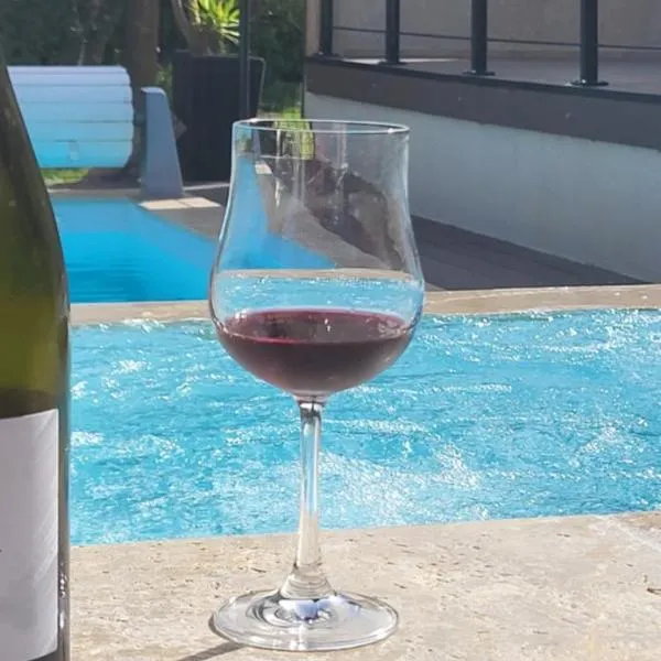Villa Piscine vue dégagée, hotell sihtkohas Montaren-et-Saint-Médiers