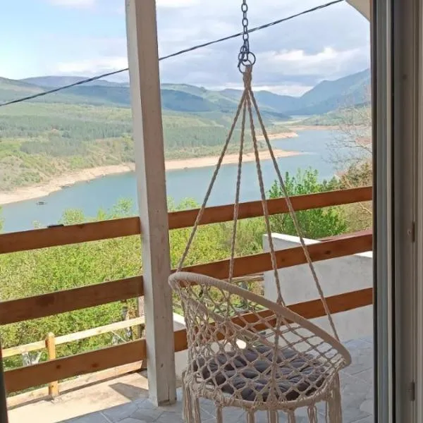 Vila Piramida - Zavojsko jezero-PIROT, khách sạn ở Pirot