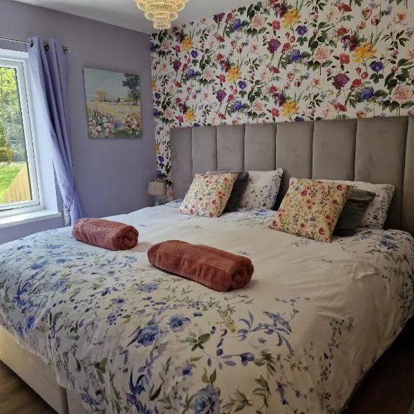 The Burrow by Blake View Holidays a peaceful boutique retreat 3 miles from Ennerdale- standard twin or super-king bed available, hotel em Rowrah