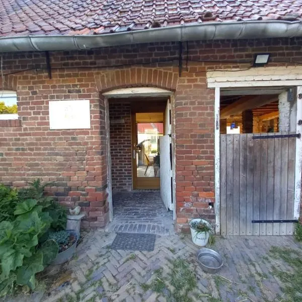 Déconnectez-vous parmi les animaux dans une étable, hotel in Oxelaere