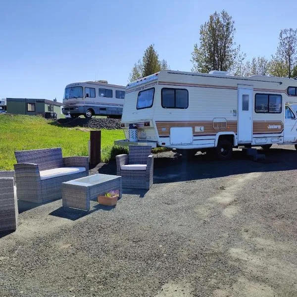 American RV Jamboree - farmstay, hotel v destinaci Svalbarðseyri