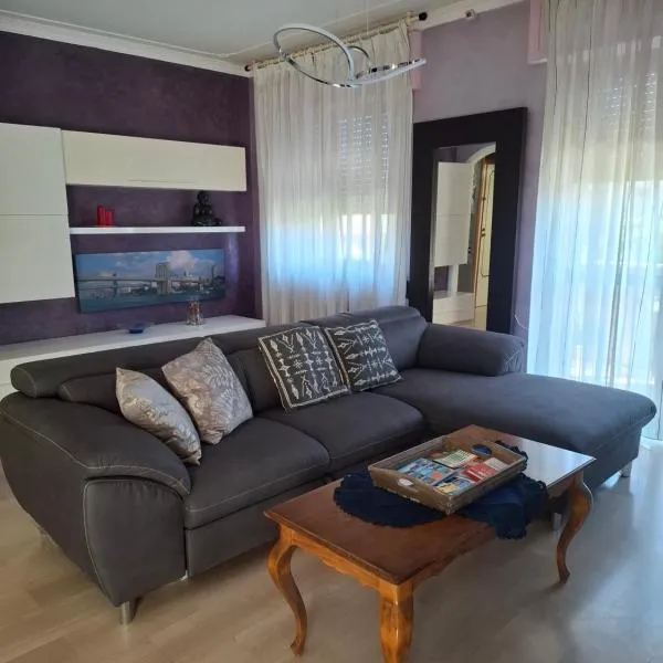 Appartamento con 3 Camere e 2 Bagni a 50m dal Mare a Silvi Marina, khách sạn ở Silvi Marina