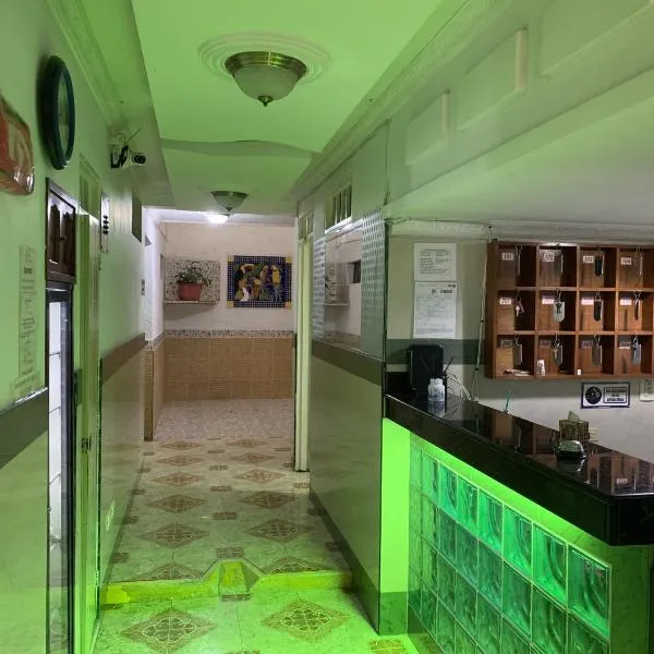 HOTEL DEl PARQUE, hotel en Buga