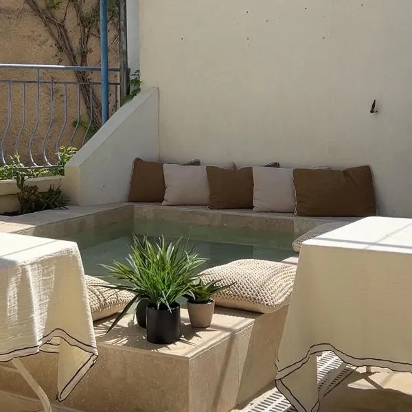 Hôtel L'Escale Au Soleil, hotel v destinácii Saint-Aygulf