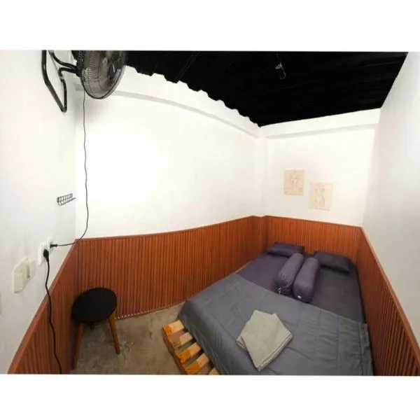 Cilacap Guest House, hotel v destinaci Cilacap