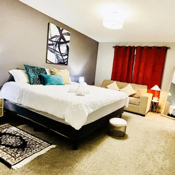Luxury family vacation rental in Laurel Edmonton, hotel in Edmonton